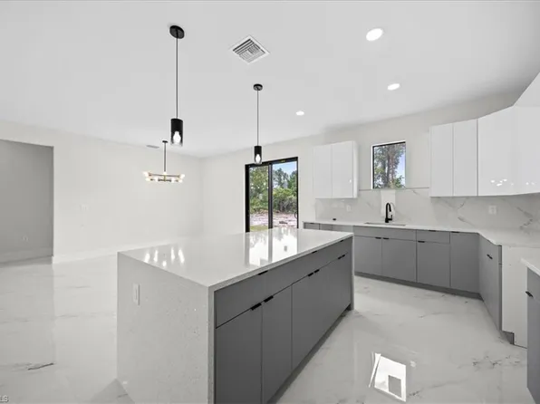 375 Selkirk AVE, LEHIGH ACRES, FL 33974