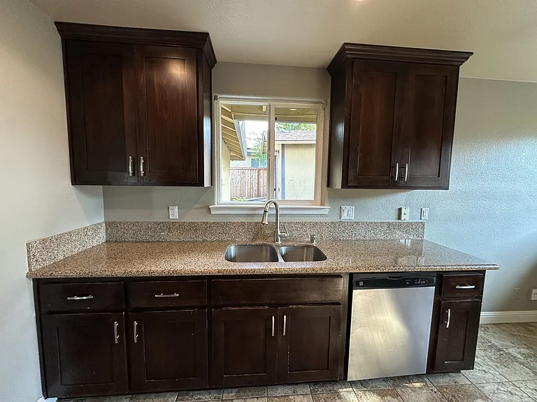 6200 Claussen Way — Photo 11