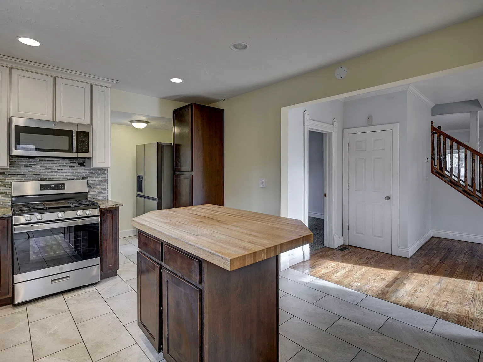 4 bed, 2351 sqft, $2,500 — Photo 3
