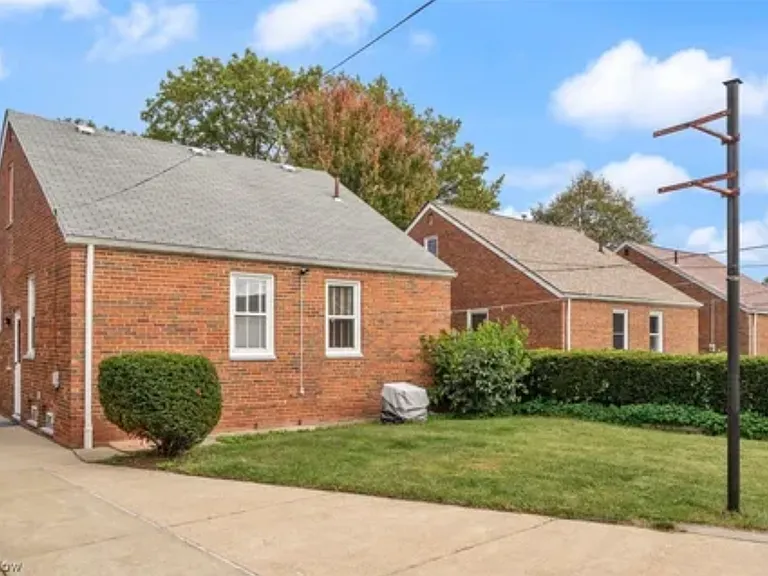 8211 Whittington Dr — Photo 26