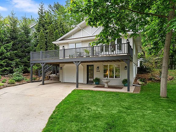 5th image of 2440 Orchard Ave