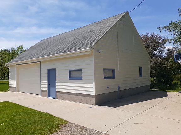 4th image of 3709 Kawkawlin River Dr