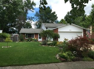 720 Carol Ln, Elyria, OH 44035