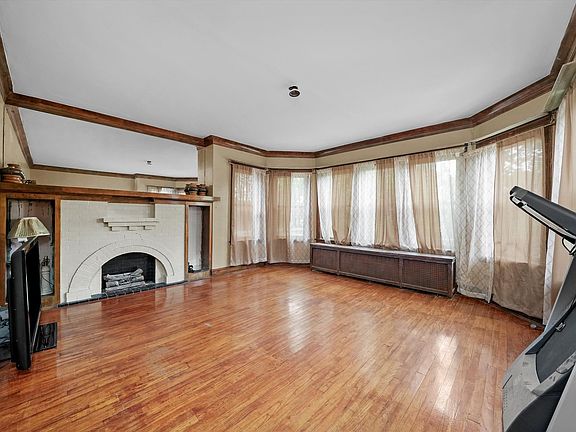 4th image of 5808 S Rockwell St