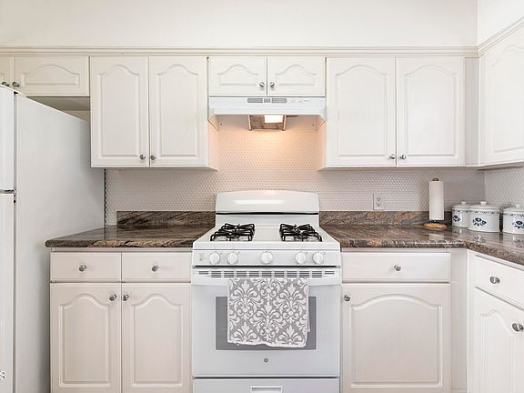 5th image of 129 S Westmoreland Ave APT 102