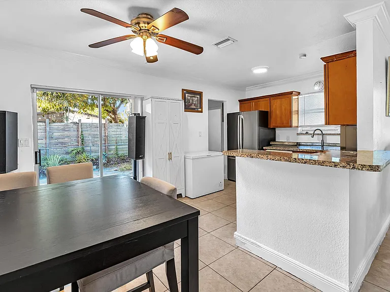 700 SW 5th Ct — Photo 14