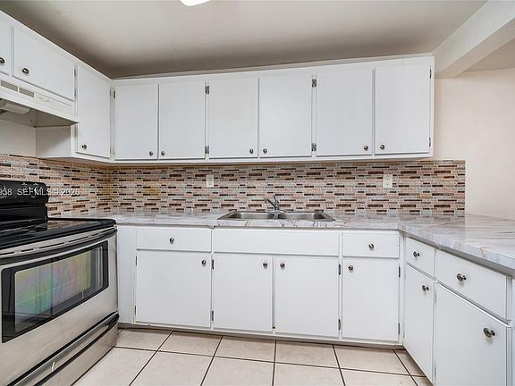4th image of 1910 W 56th St APT 3219