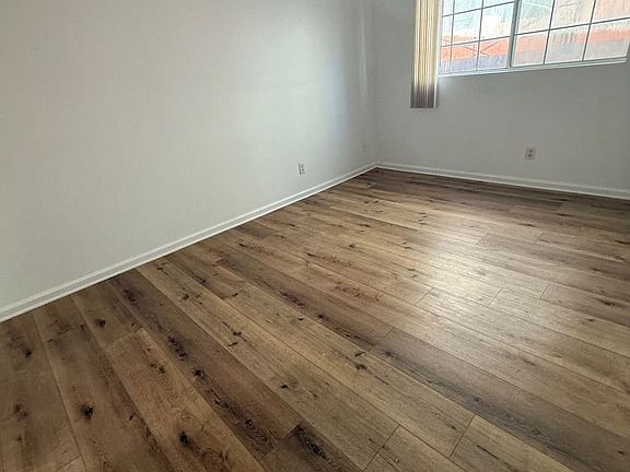 5th image of 2462 S Barrington Ave #9