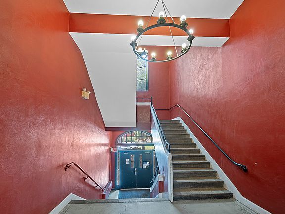 3rd image of 1261 Parkway Ave #1c2c4a691