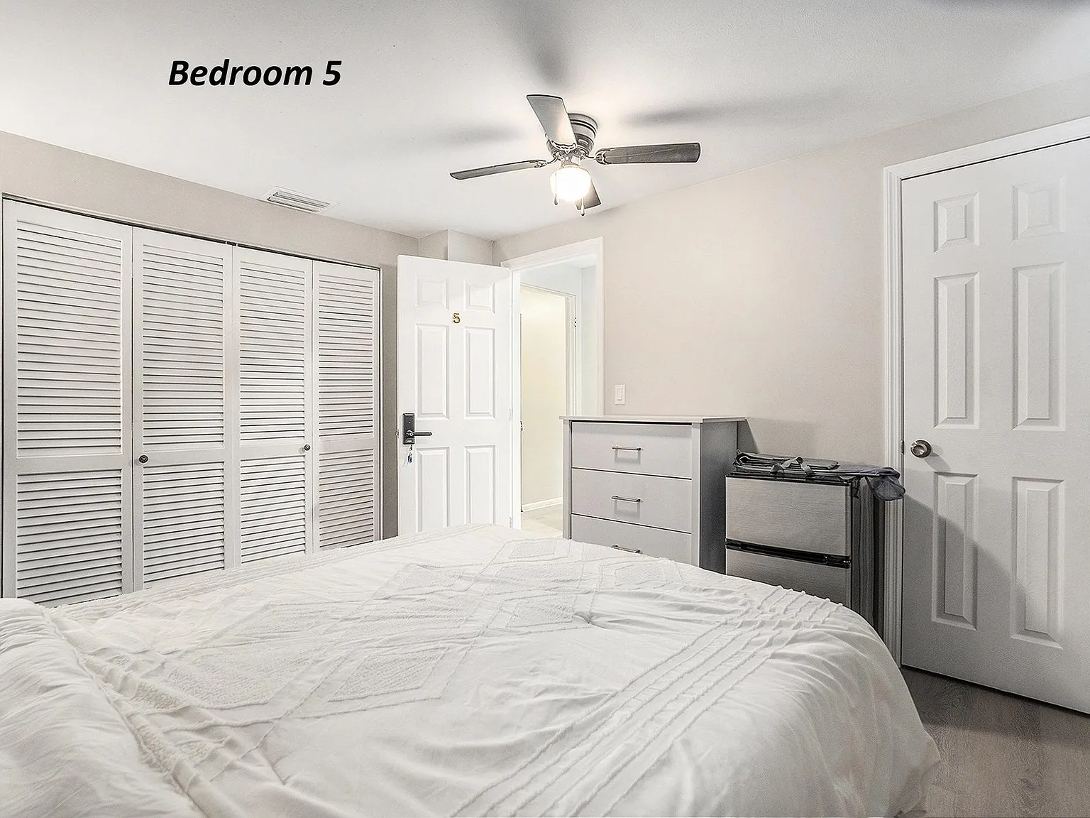 4 bed, 2.0 bath, 2321 sqft, $884 — Photo 1