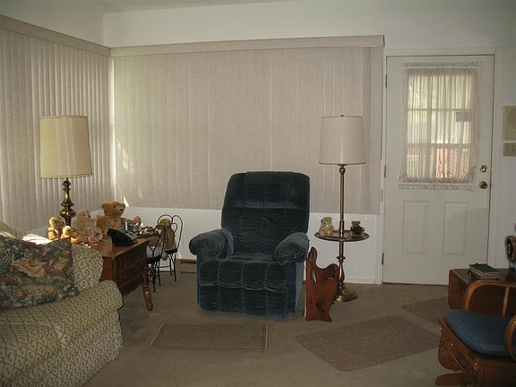 4th image of 23 Stayman Ct