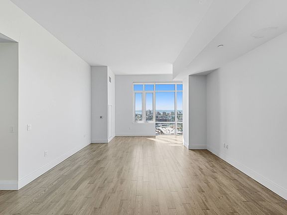 4th image of 1501 Voorhies Ave #21E