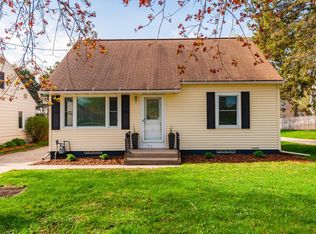 916 10th St NW, Rochester, MN 55901