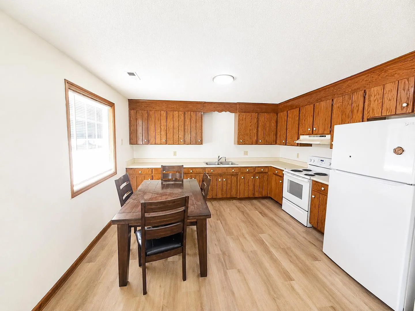 115 Victor Avenue Extension - Unit B — Photo 2