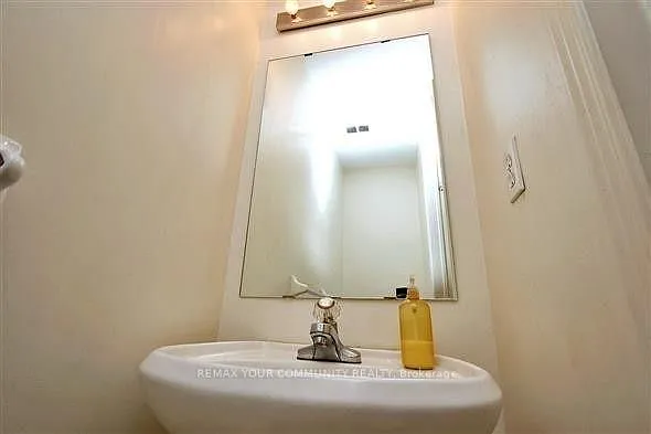 33 Golden Oak Ave — Photo 18