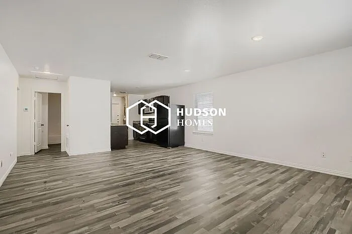 524 E Texas St — Photo 4