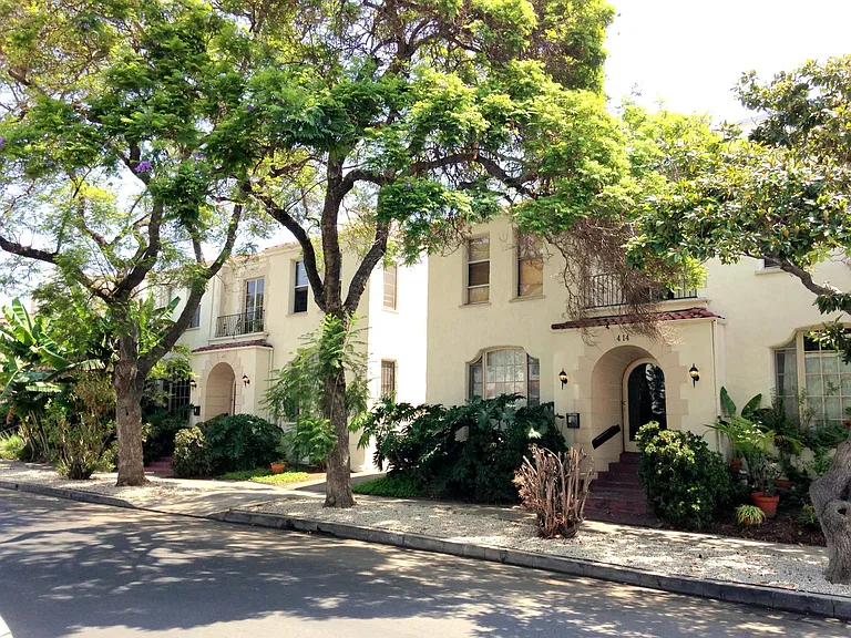 414 N Curson Ave #208 — Photo 2