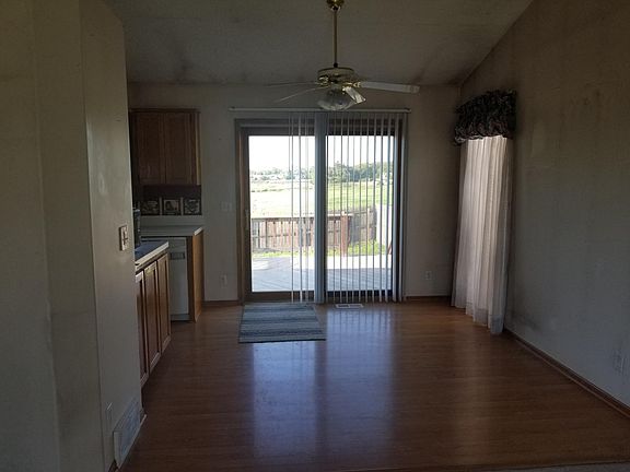 5th image of 8420 Vernon Ave