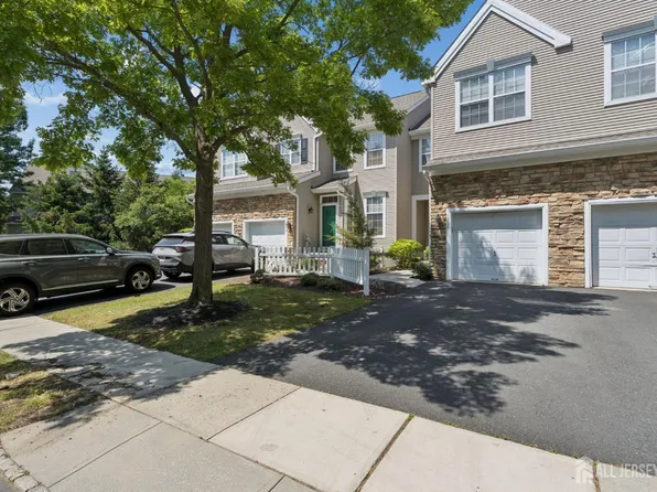 1203 Yarrow Cir, Dayton, NJ 08810