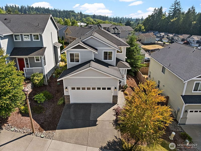 2nd image of 736 Freedom Court SE