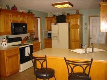 5th image of 1001 NW Creek Side Ln