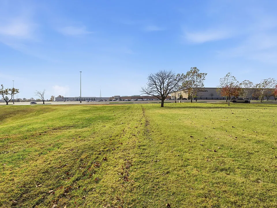 Woodland HIlls Apartments