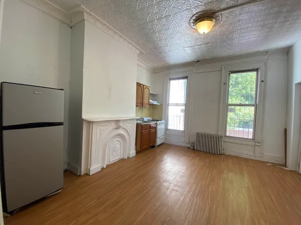 36 Kossuth Pl #2, Brooklyn, NY 11221