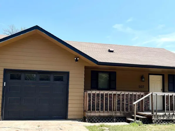 507 Oak St, Valley Falls, KS 66088