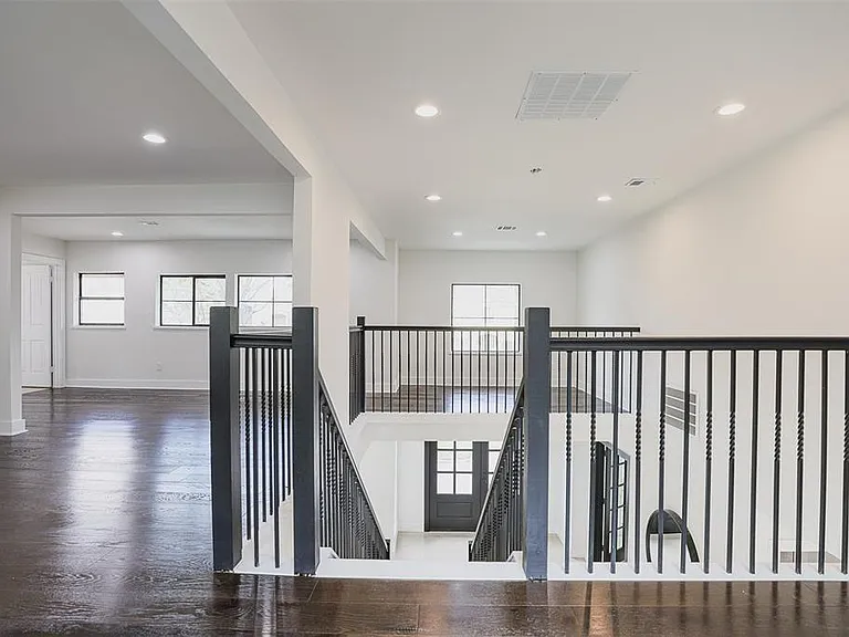 5614 Indian Cir — Photo 15