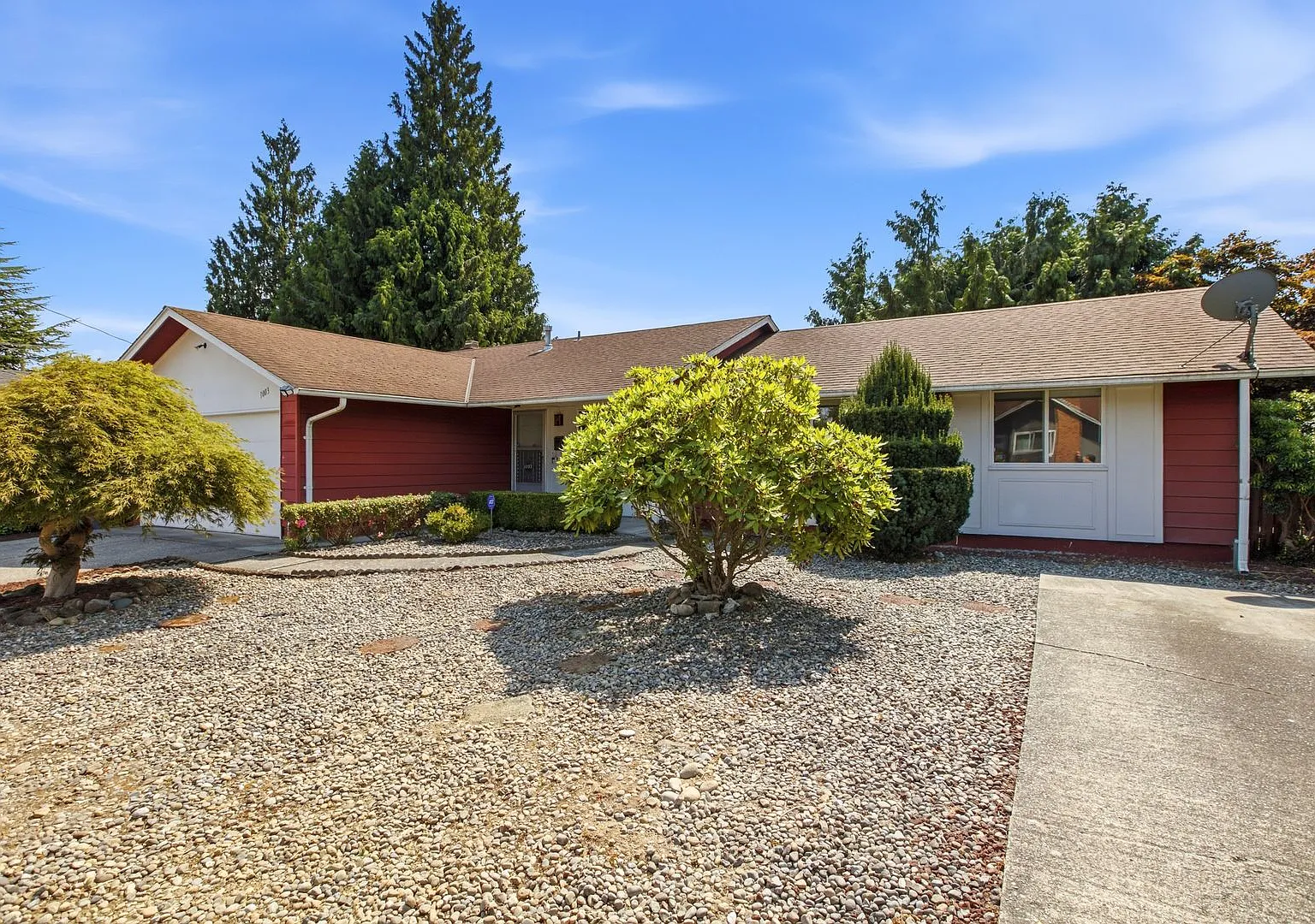 Cozy Renton Highland 3 Bedroom Rambler Low-Maintenance Living! — Photo 3