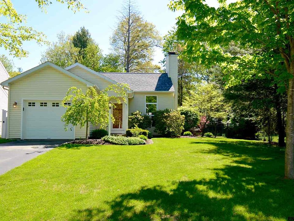 1st image of 67 Skylark Dr