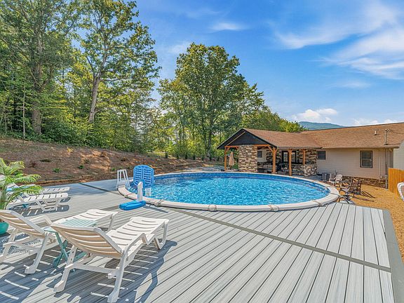 3rd image of 221 Pearl Meadows Way