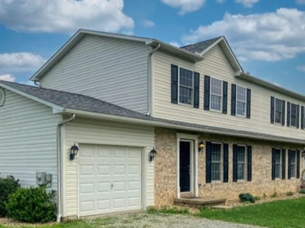 111-113 Arbor Dr #111, Latrobe, PA 15650