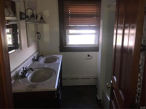 4th image of 1541 Washington Ave