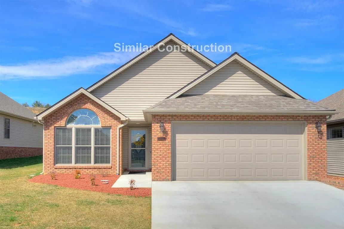 140 Gavins Ct NW photo 1