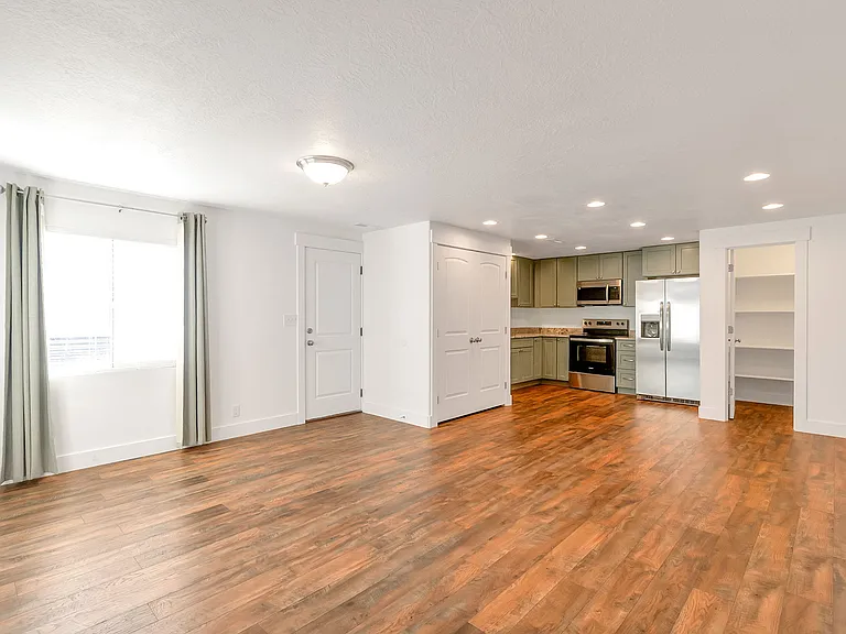 1655 S Longview Rd #1 — Photo 3