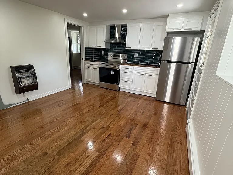 410 Smith St #1 — Photo 2