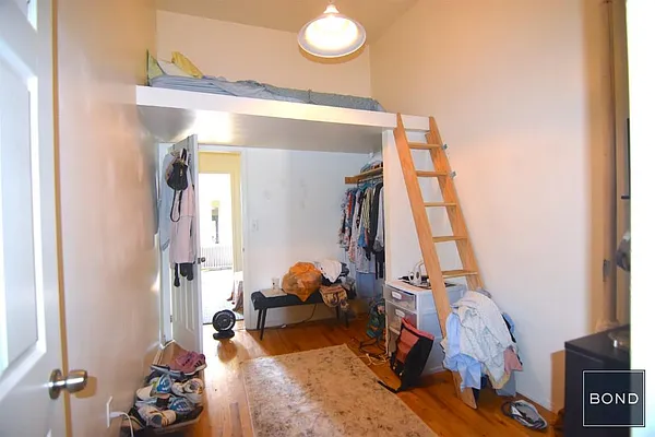 Rented by Bond New York | media 26