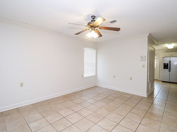 4th image of 212 Edinburg Way