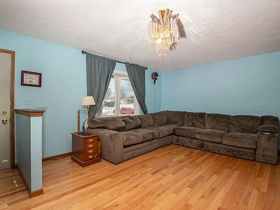 3rd image of 4259 Applewood Ln
