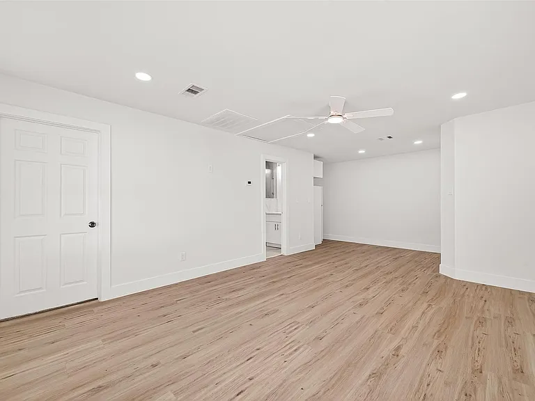 6615 W Montgomery Rd — Photo 6