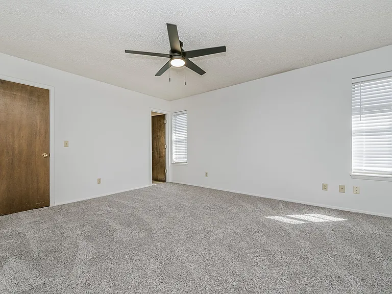 6004 Estacado Ln — Photo 9