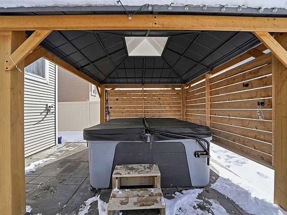 3rd image of 32 E Rozier Close