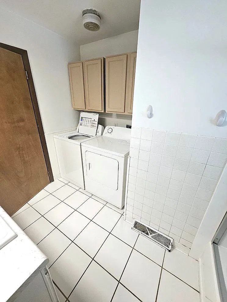 2 bed, 1.0 bath, 976 sqft, $1,000 — Photo 1