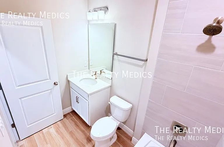 6495 Cyrils Dr — Photo 25