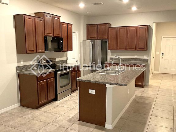 5th image of 10607 Lake Montauk Dr