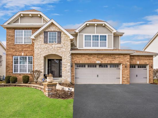738 N Misty Ridge Dr, Romeoville, IL 60446