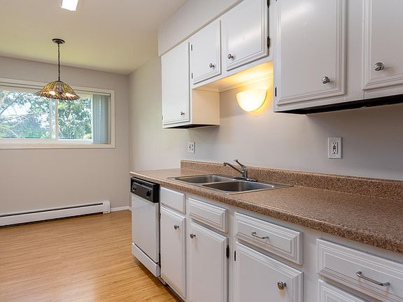 4th image of 2931 27th St APT 213