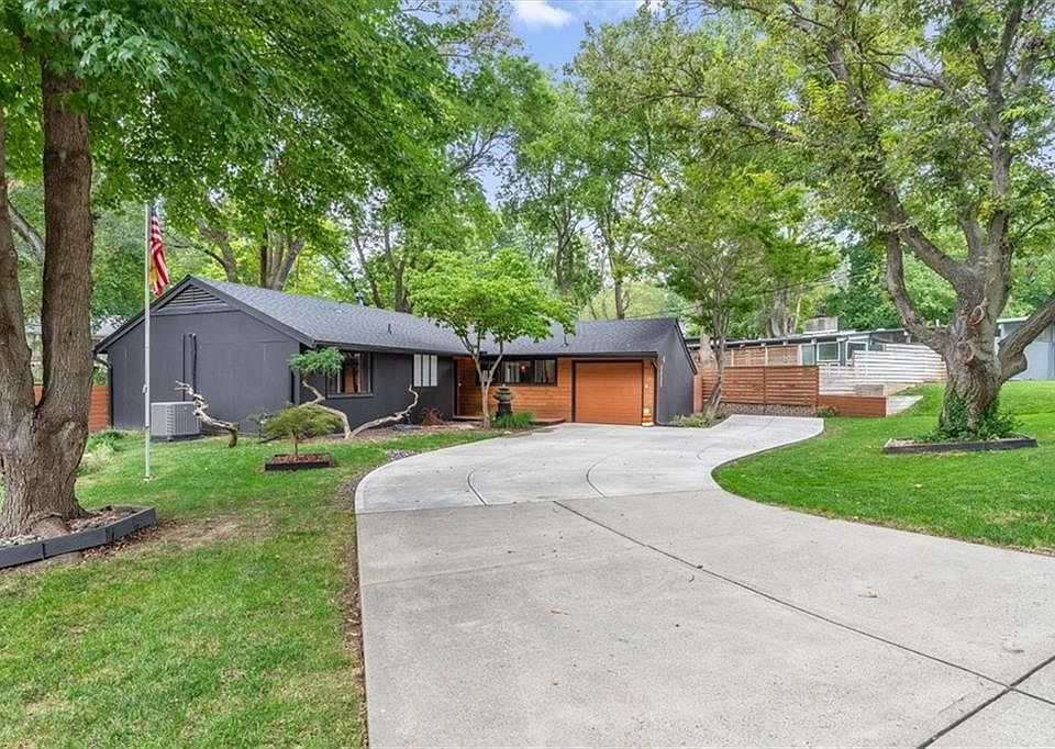 7710 Canterbury St, Prairie Village, KS 66208 Zillow