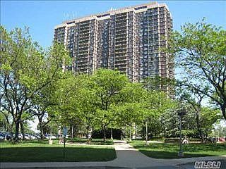 5th image of 27010 Grand Central Pkwy APT 17G